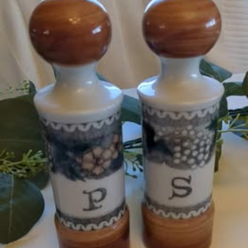 Goebel WEST GERMANY Made Salt/Pepper Set Oeslauer Manufaktur "Burgand" Pattern